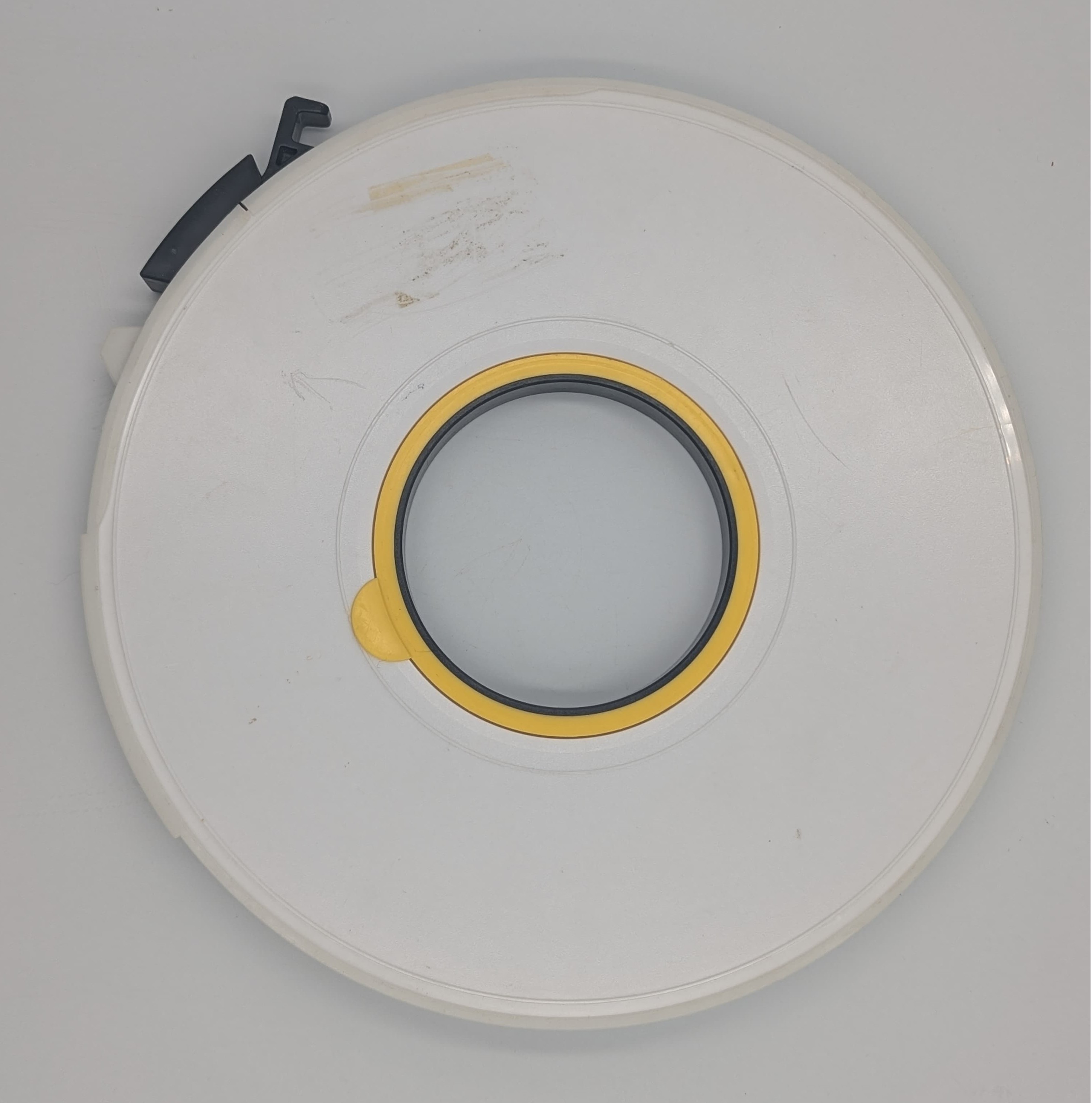 (back side) The yellow ring is a removable write ring - without it, tape cannot be written